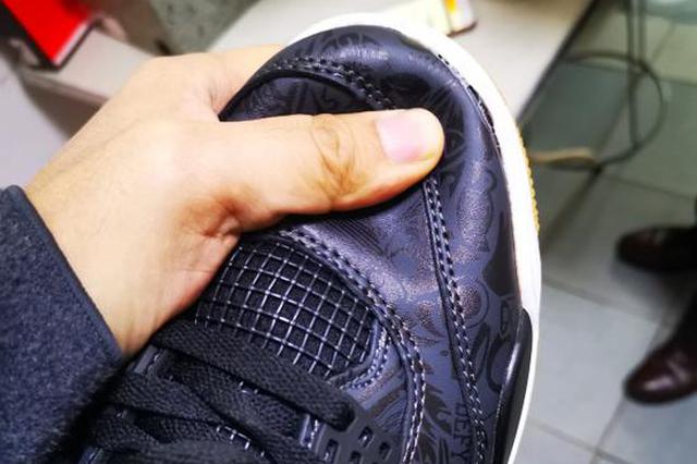 AJ篮球鞋还没穿就开胶 卖家：300多就想买正品？