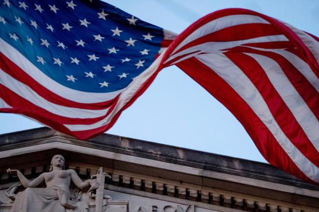 人民日报海外版：看清美国某些政客的双面嘴脸