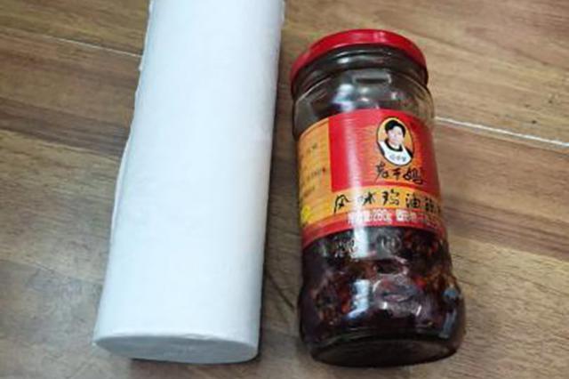 入室盗窃邻居家辣酱、辣椒等物合计18元 男子被拘