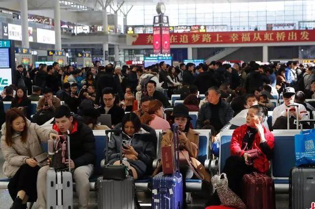 “小年”火车票开售 春运抢票进入高峰期