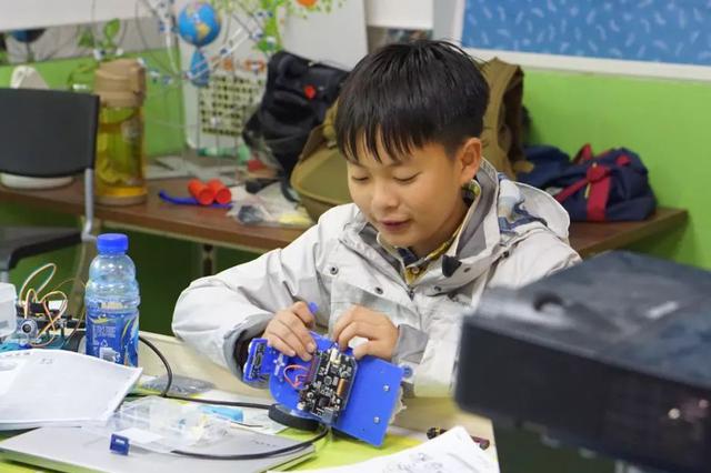 11岁大专毕业 “裸跑弟”的“加速”人生