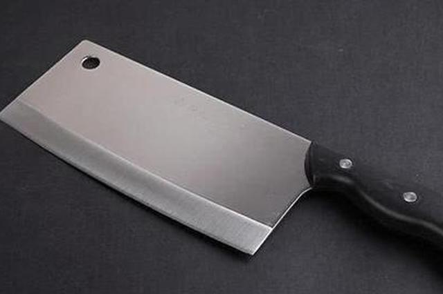 男子虐娃还持菜刀开车 威胁杀妻子全家 警方通报来了！