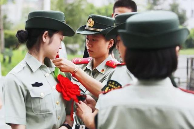 因直系亲属患重病住院、去世，义务兵回家交通费可报销