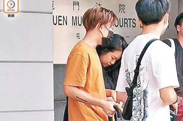 香港男子焚烧国旗被控罪，律师求情：刚21岁，犹如空白画布