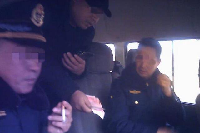 河南9名交通执法人员收钱放行超载车 一人被“双开”