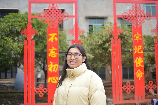 90后扶贫女副镇长：工作忙碌回家少，孩子眼生不让睡床