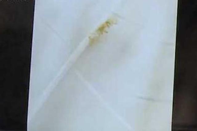 女子住酒店掀开被子差点吐了 床单上竟有排泄物