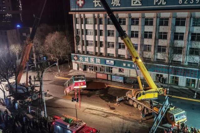 青海西宁路面塌陷事故72小时直击