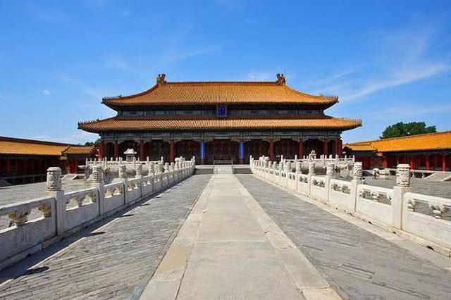 是谁把豪车放进故宫“撒野”的？媒体：不能道歉了事