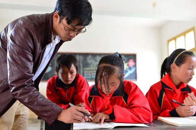 杭州：率先实现教师平均工资高于公务员 探索教师退出机制