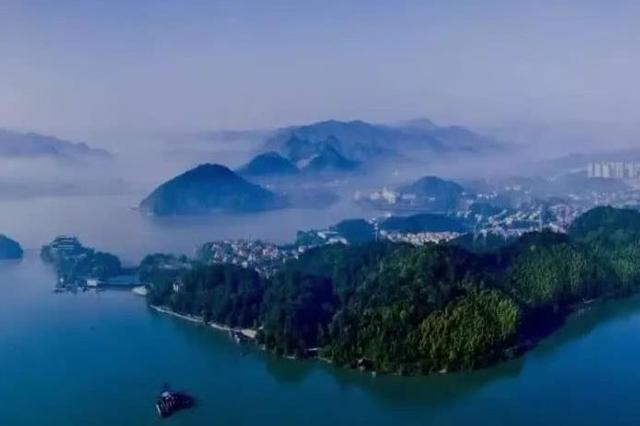 国办：春节假期延至2月2日 大专院校中小学幼儿园推迟开学