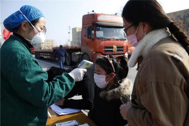 泗洪夫妻同上“疫”线各有分工，10天没见“偶遇”后连拥抱也匆匆