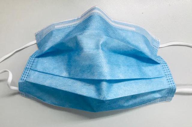 教师小区跑步不戴口罩与防疫人员发生争执被处罚