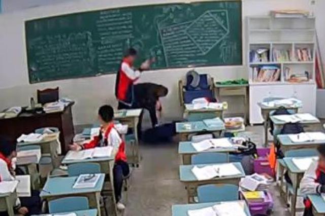 四川被学生持砖砸成重伤老师离世 此前昏迷三个多月未醒