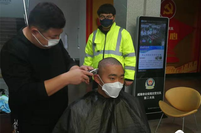 南京江北新区恢复首批营业理发店：“Tony老师”已上线