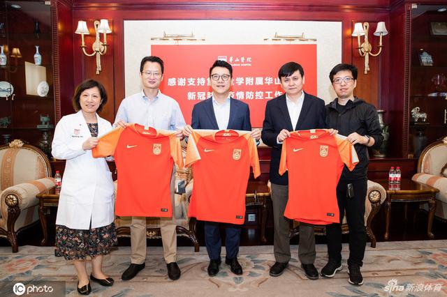足协|抗疫专家张文宏的新身份：中国足协防疫专家