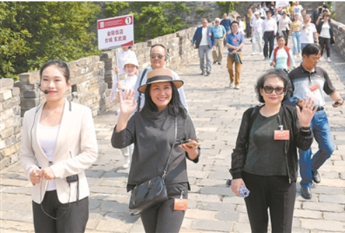 江苏发展大会嘉宾游南京：勾连的是记忆 感慨的是巨变