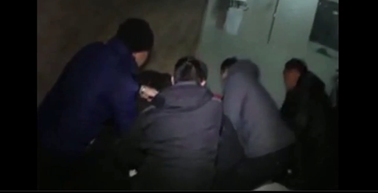 北安涉恶团伙拘禁殴打他人催债,受害人怕报复不敢报案。