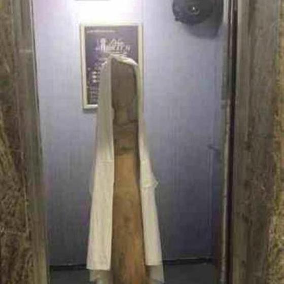 小区电梯凌晨惊现白衣怪物 恶作剧吓坏夜归居民