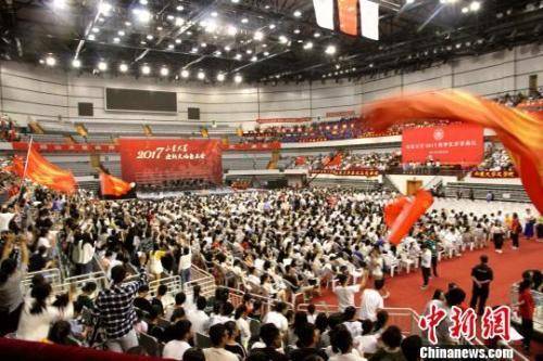 今年高考有这些新特征：“00后”登场 加分政策收紧