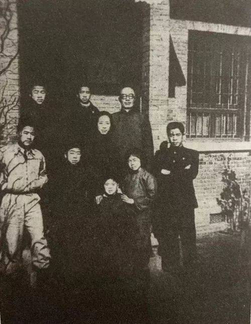 王家人在福音里留下的全家福。 图片由王宁提供