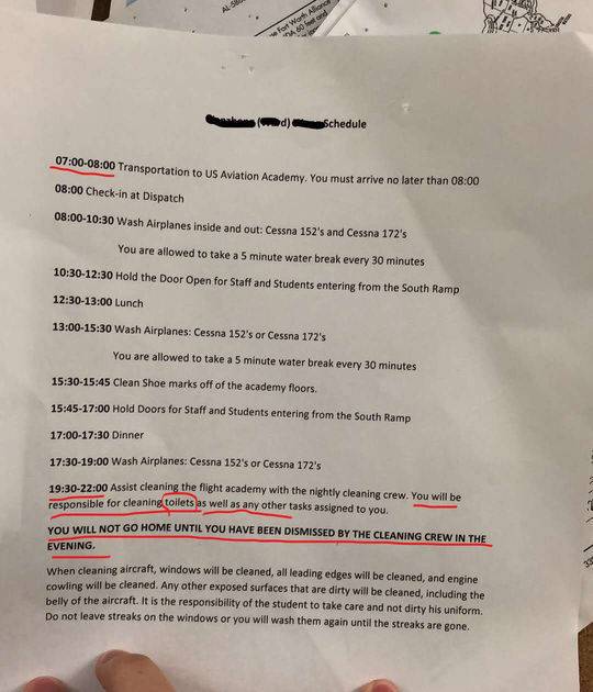 疑似学校发给学员的时间表,划红线部分内容是安排打扫厕所
