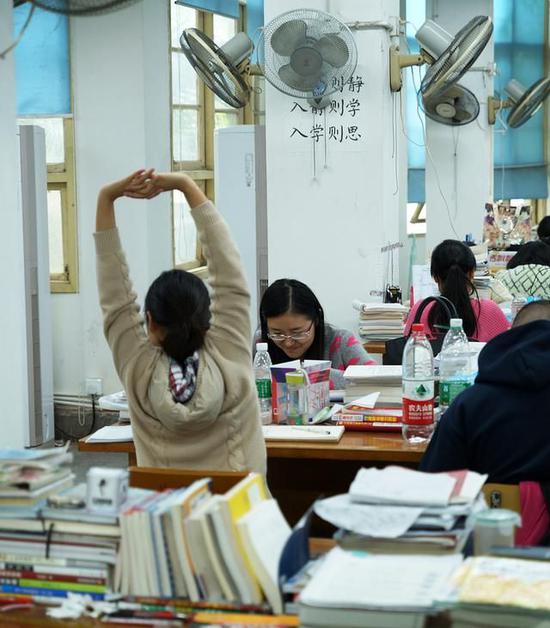 考公|压缩时间 细化保障 多地公务员招录考试紧锣密鼓进行