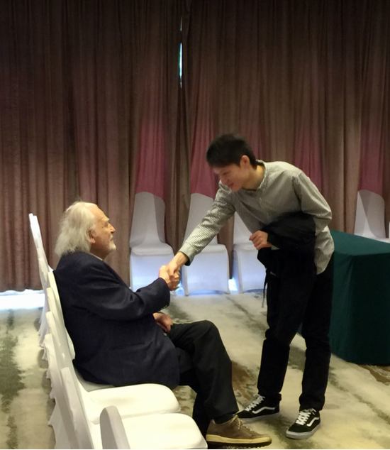 90岁的钢琴爷爷德慕斯弹哭了18岁的鞠小夫