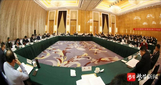 会议现场,与会人员就南北共建园区高质量发展作了交流