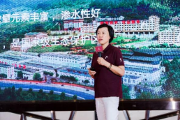 玄丽娜在演讲