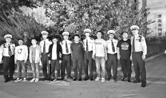 违法大货车“抱团”躲交警执法:蹲守警队跟踪警车