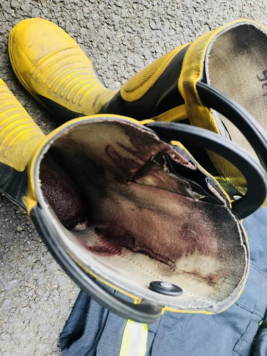 被困者从三楼坠落!消防战士用血肉之躯接住了