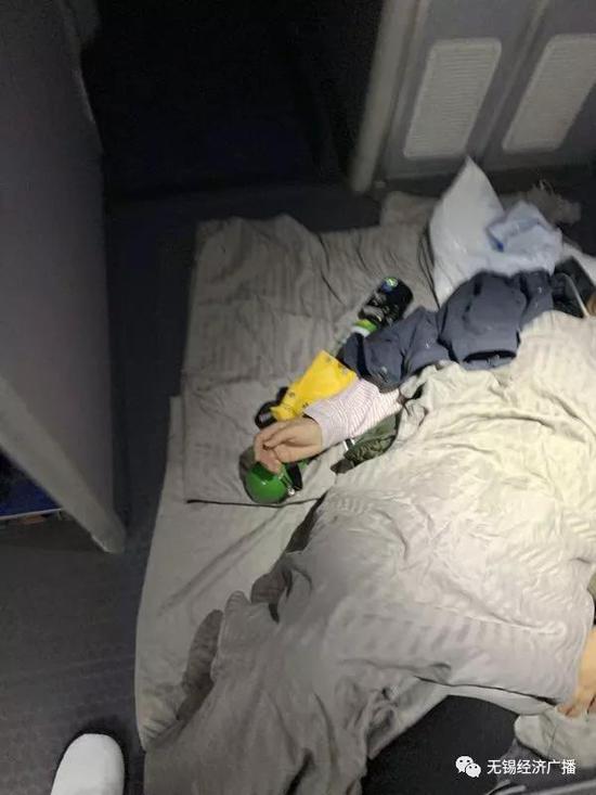 大赞！无锡名医美联航上紧急救人