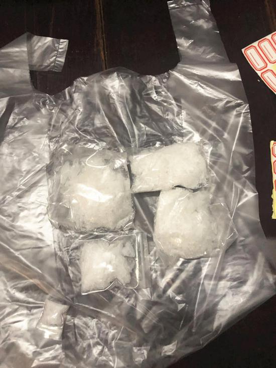 警方现场查获的毒品。