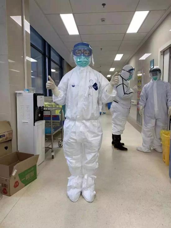 杨秋悦在武汉的工作照