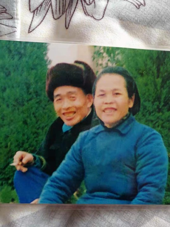 刘跃清的祖父刘庚仁、祖母蔡进秀（摄于1987年湖北当阳）