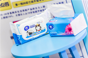 人气偶像王晨艺空降南京 担任“维达韧性好物官”