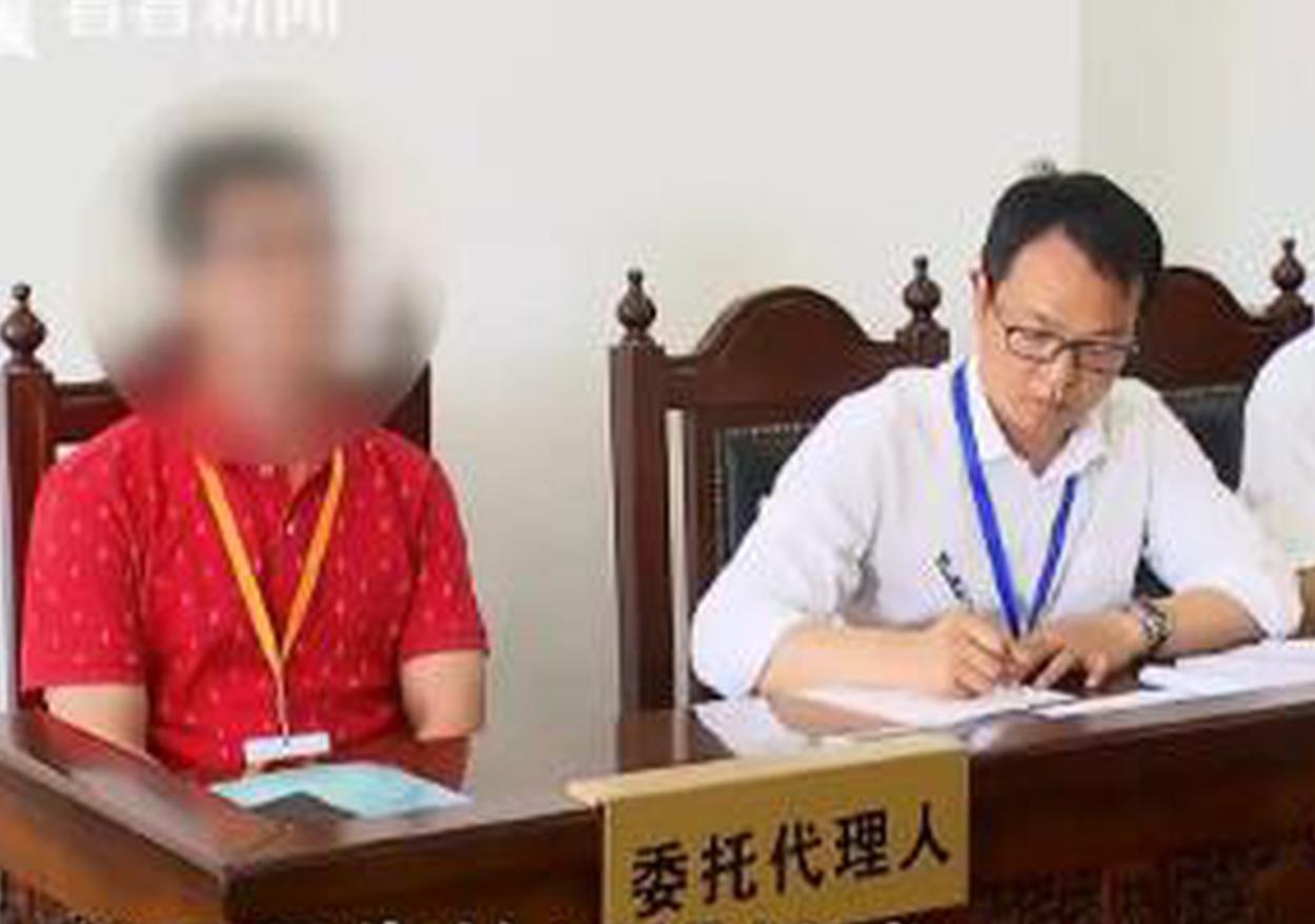 滚水从天而降烫伤女童 肇事者和雇主被判共赔52万元