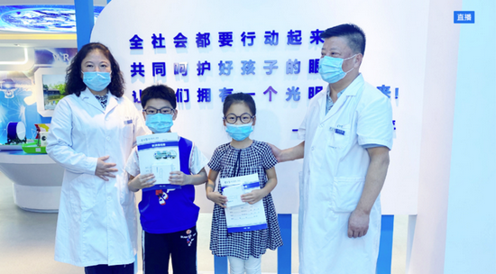现场授予云夹和眼健康发育档案