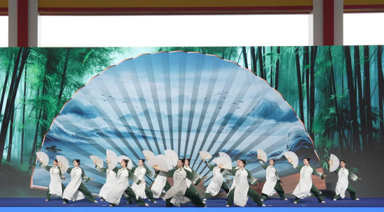 《太极扇》——海澜太极队