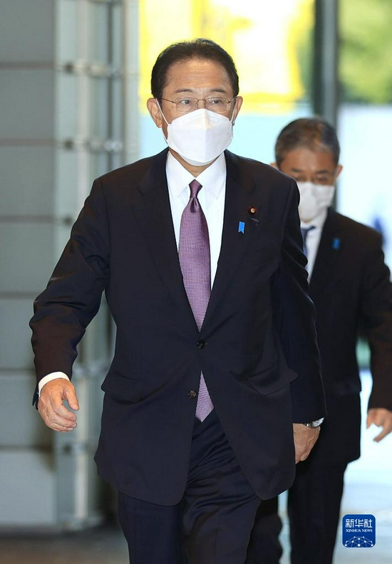 11月10日,岸田文雄进入位于日本东京的首相官邸。新华社/共同社