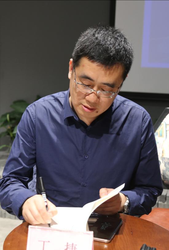 丁捷新作《撕裂》:生动演绎精英群体“抱团”落败的人生