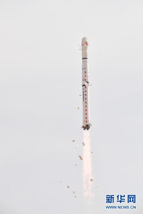 3月13日10时19分,我国在酒泉卫星发射中心用长征四号丙运载火箭,成功将遥感三十一号04组卫星发射升空,卫星进入预定轨道。新华社发(汪江波 摄)