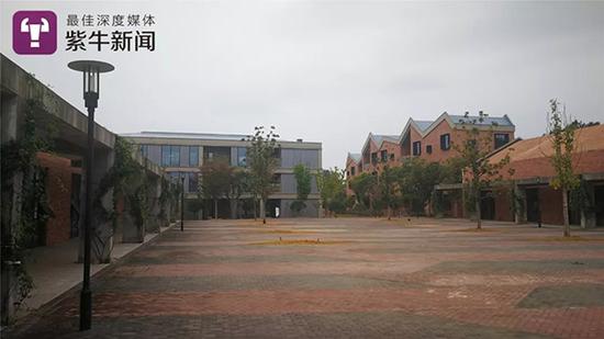 空荡荡的慢城小镇