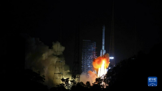 9月9日19时50分,我国在西昌卫星发射中心用长征三号乙运载火箭,成功将中星9B卫星发射升空。卫星顺利进入预定轨道,发射任务获得圆满成功。新华社发(白肖飞 摄)