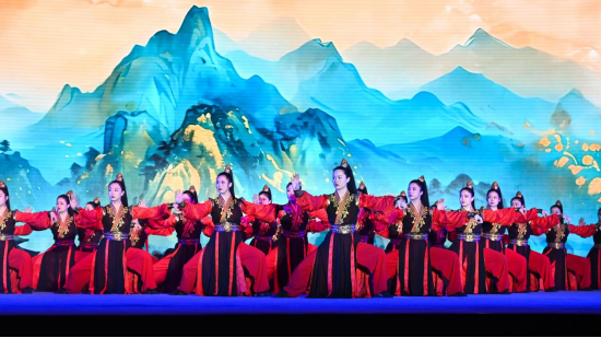 《龙鹰飞舞》——江苏省演艺集团京剧院、海澜太极队