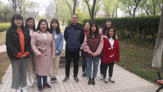 从左依次为沈慧 朱子慧 咸倩倩 包艳 胡老师 柯灵 黄瑞坤 王璐 张明明