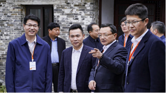 参观周庄“兴”星关爱站