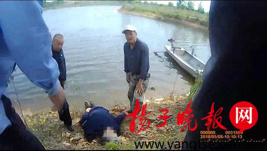 七旬老翁不惧危险 跳下水库救起七旬老太