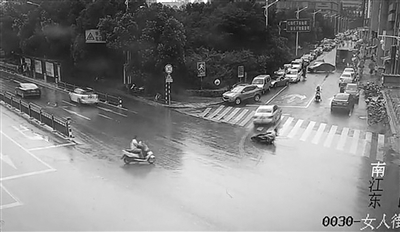 小轿车未碰到电动车 骑手摔倒为何司机要承担主责？